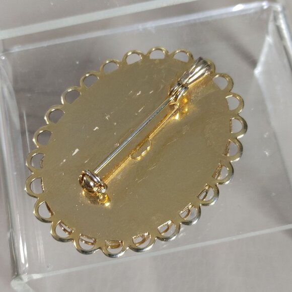 Victorian Pendant Brooch Pin Vintage Oval Portrait Brooch Pin Gold Tone Scallop - Picture 10 of 10